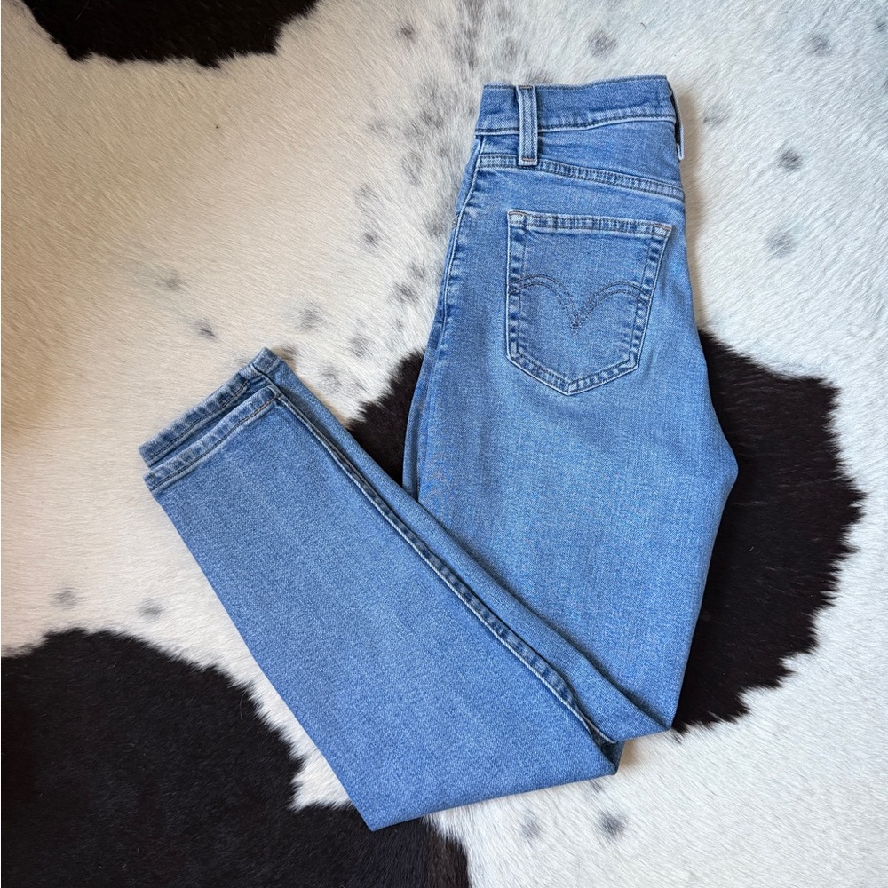 Levi's Distressed High Waisted Mom Jeans